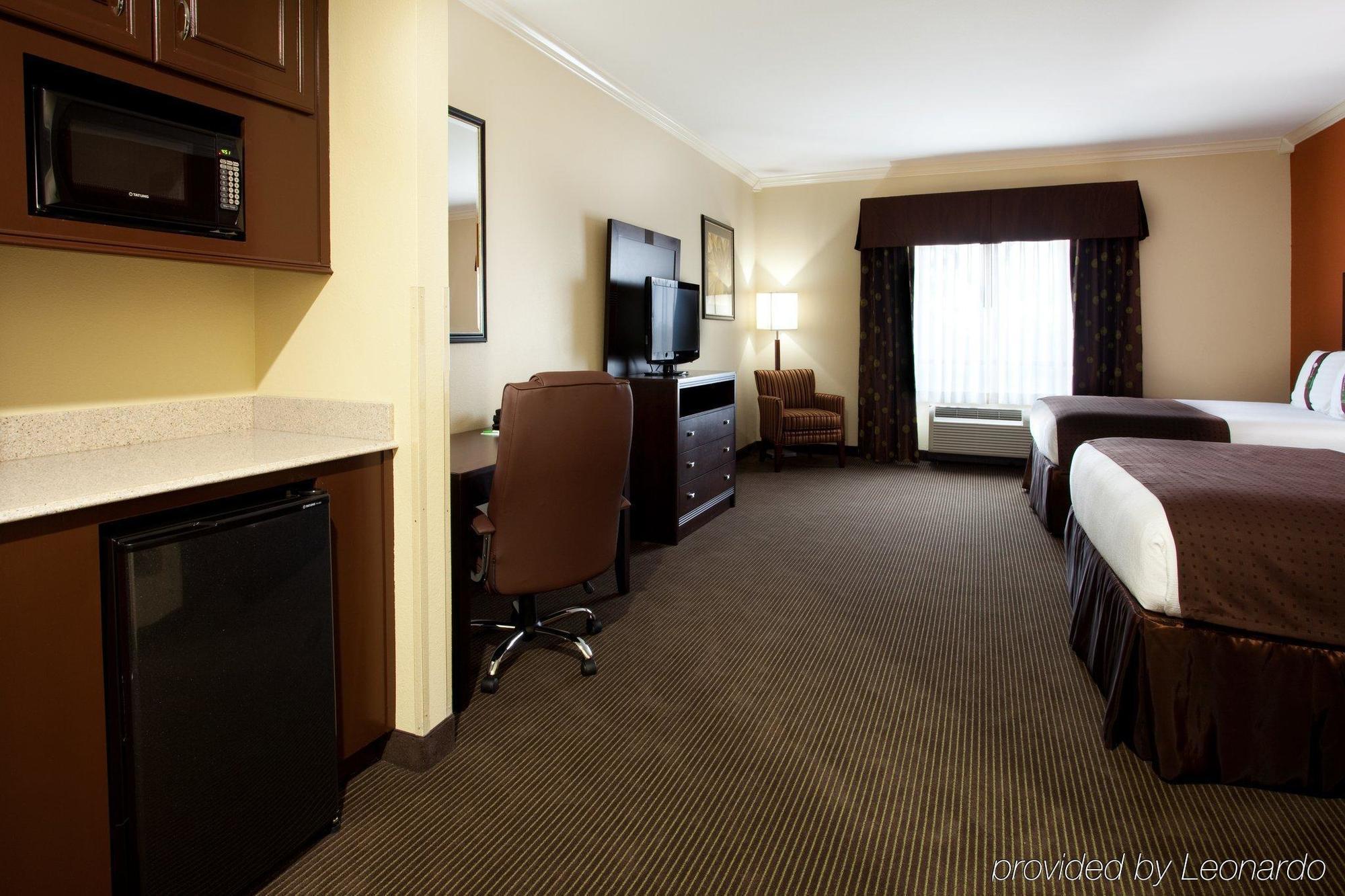 Wyndham Лейк Чарльз Номер фото
